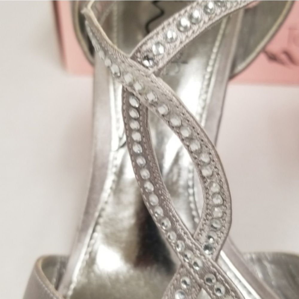 Nina Women's Metallic Silver Heels - Picture 6 of 7